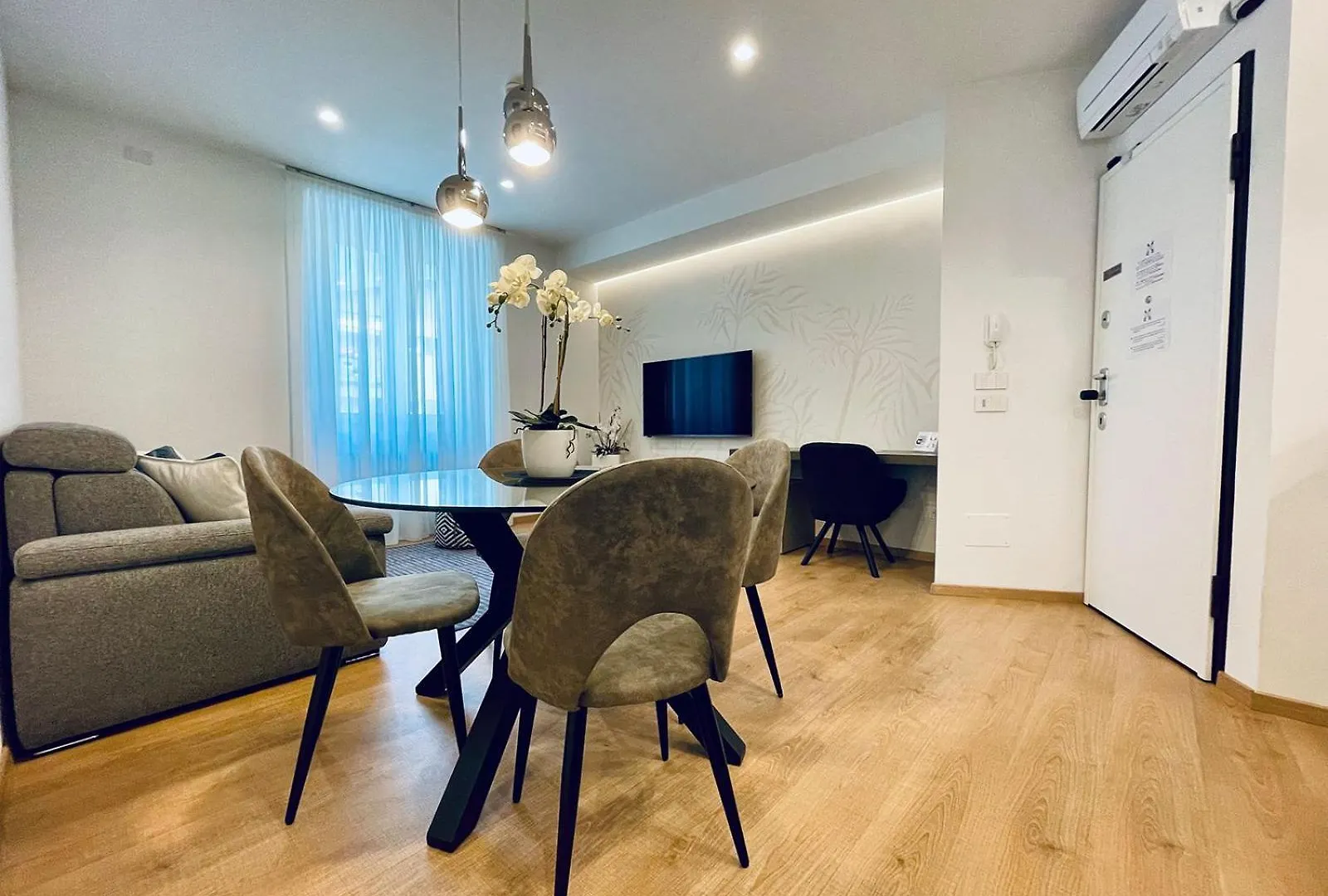 Clavis Luxury Apartments Chiavenna Italy